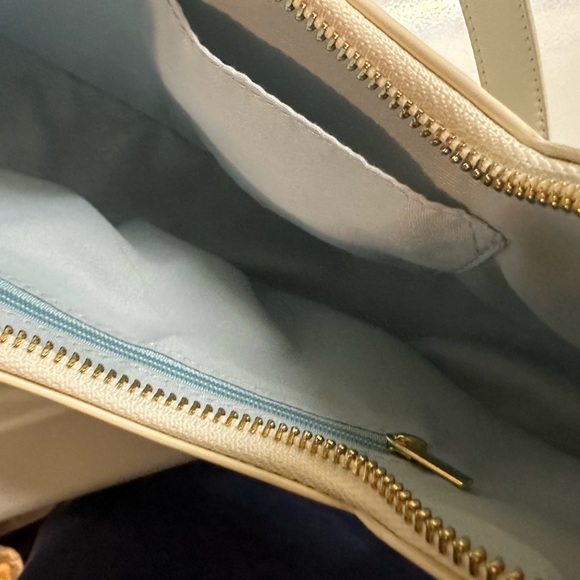 Very Unique Blue and White bag with amazing art design 🤍 - Picture 4 of 4